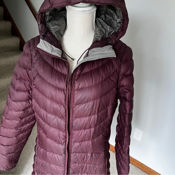 L. L. Bean Women's Ultralight 850 Down Hooded Coat - Picture 3 of 14